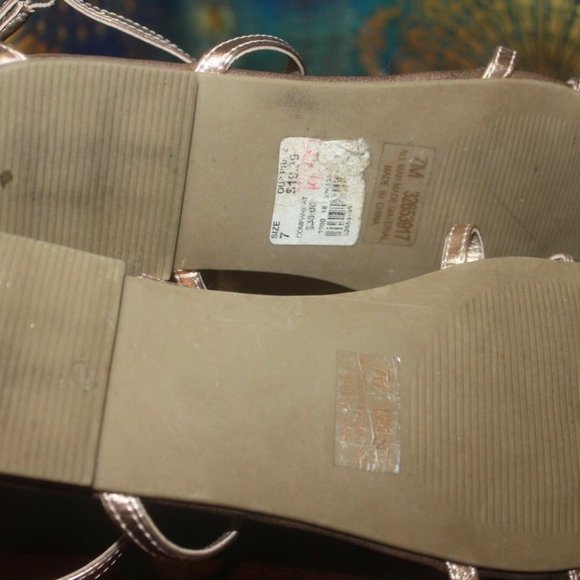 Cato rose gold strappy sandals leaf design w/rhinestones closed heel sz 7 EUC… - Picture 6 of 6